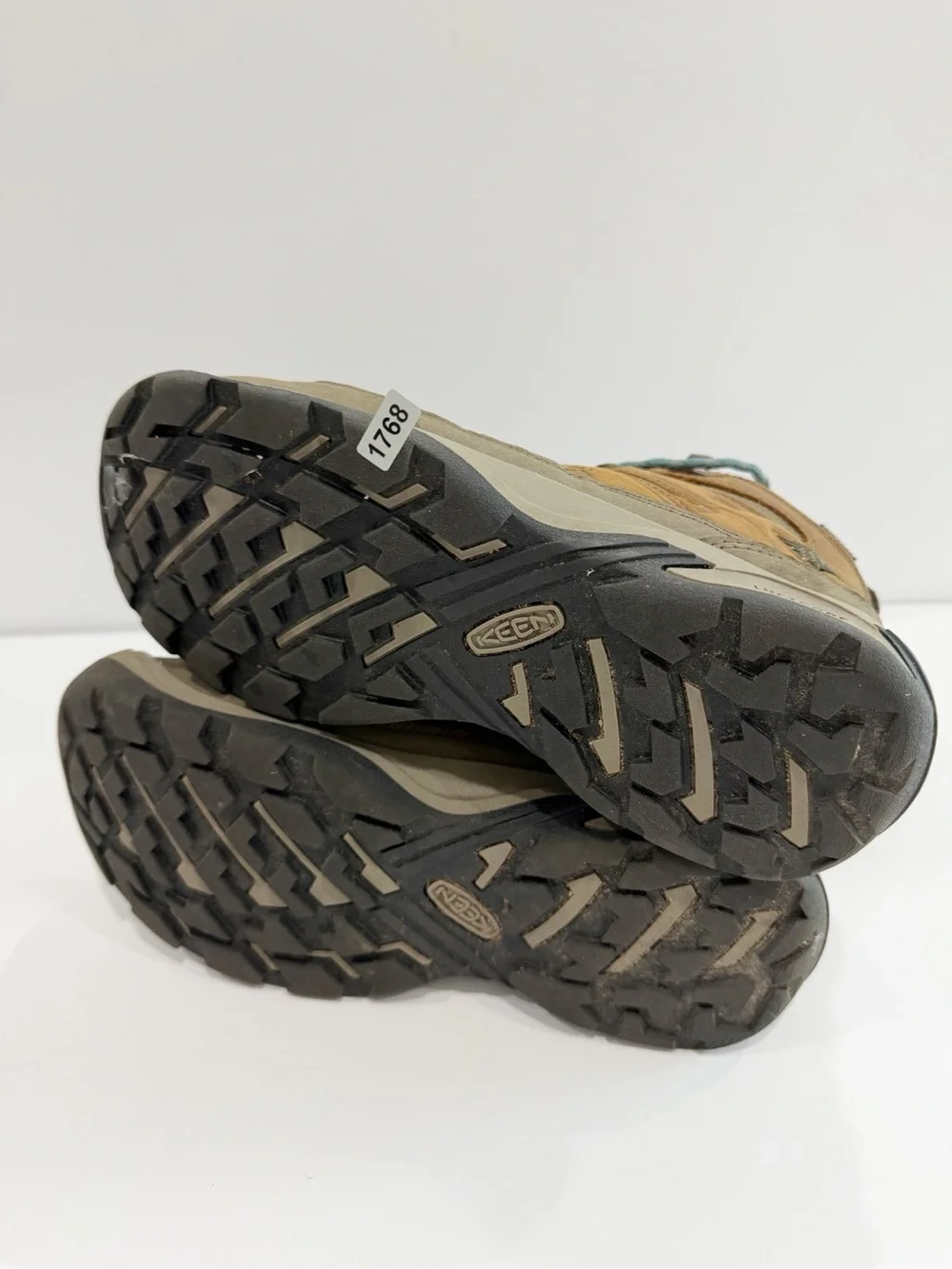 KEEN women's Circadia Mid Waterproof hiking boots